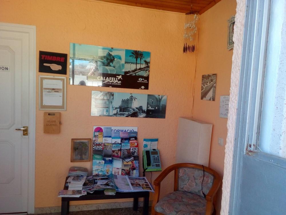 Hostal Lleida Калафел Екстериор снимка