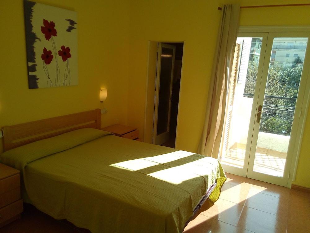 Hostal Lleida Калафел Екстериор снимка